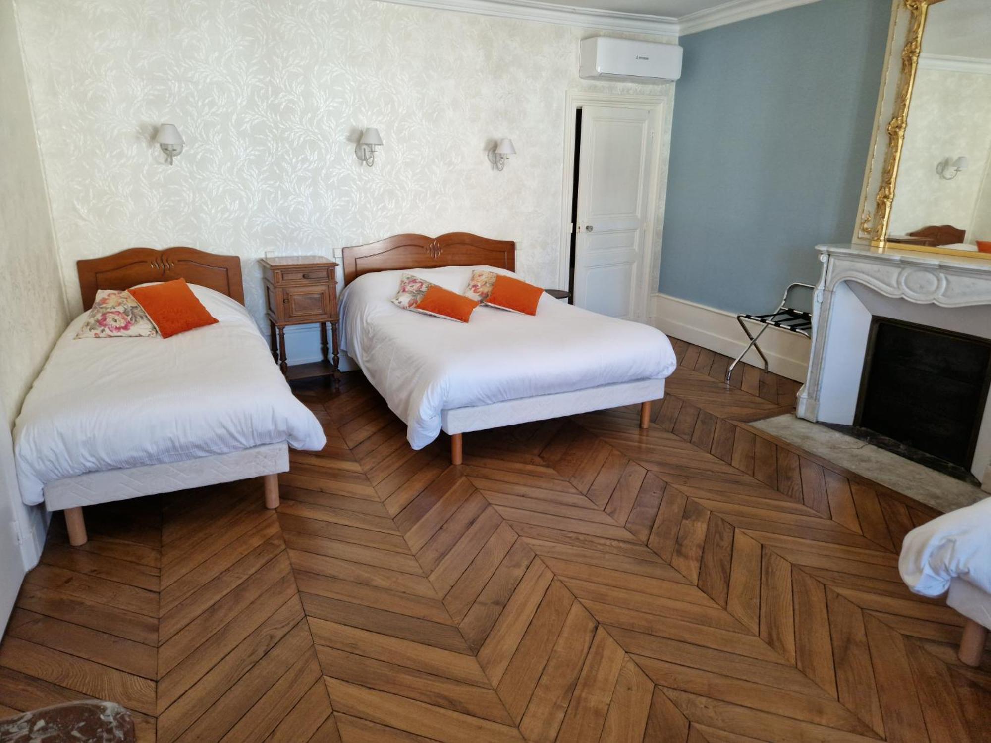 Hotel De La Ferte Chagny  Bagian luar foto